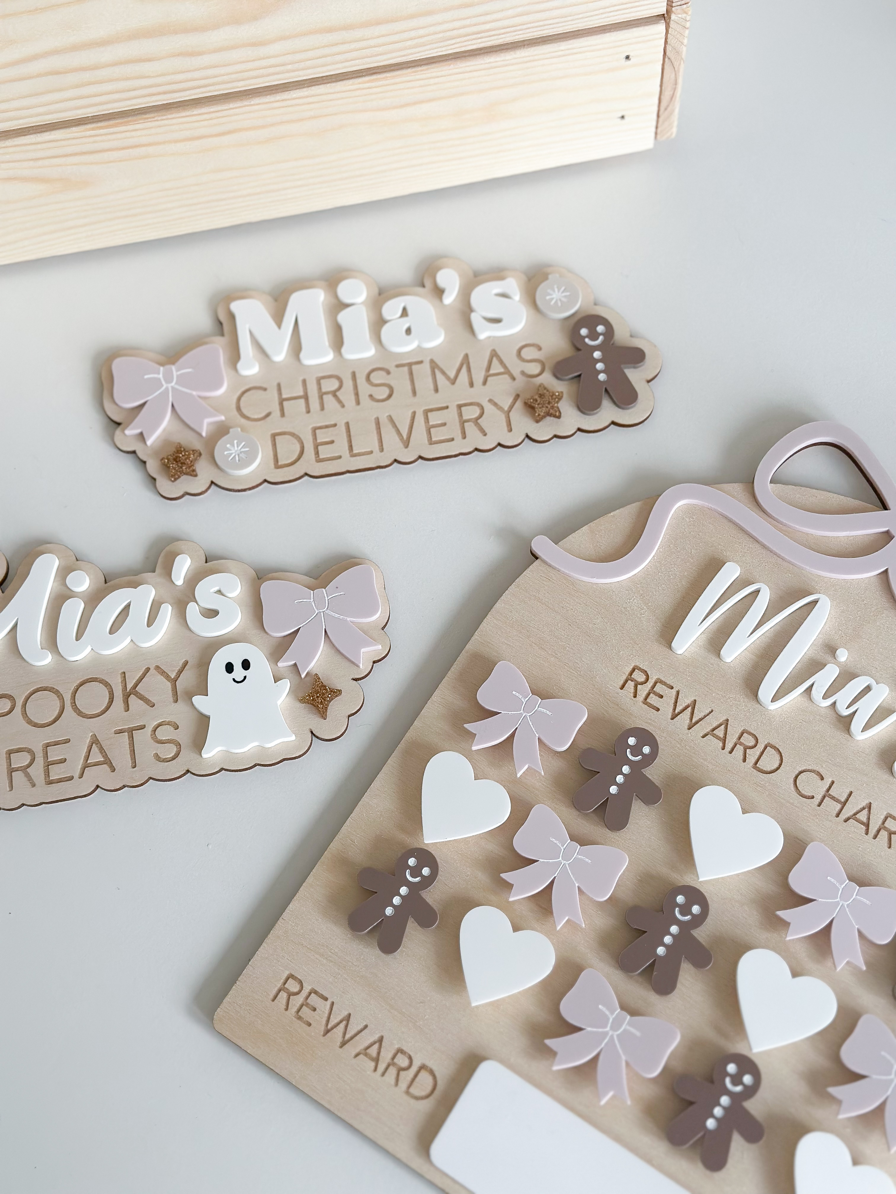 Interchangeable Personalised Christmas Crate (Bow & Gingerbread Man) image 4